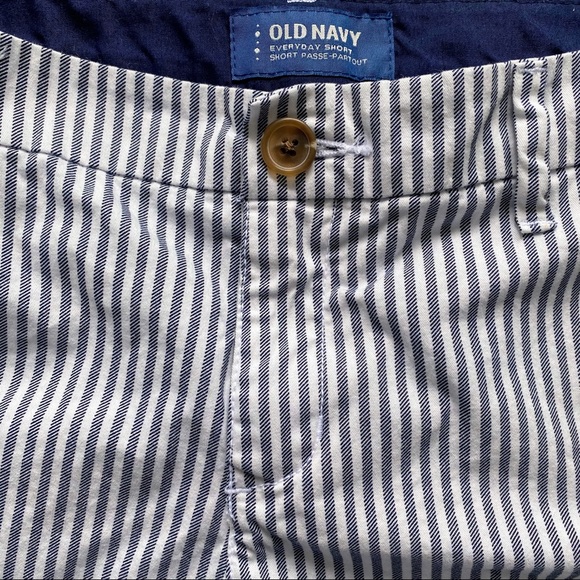 Old Navy 6 Mid rise Twill Shorts - Railroad Stripe - Picture 8 of 15